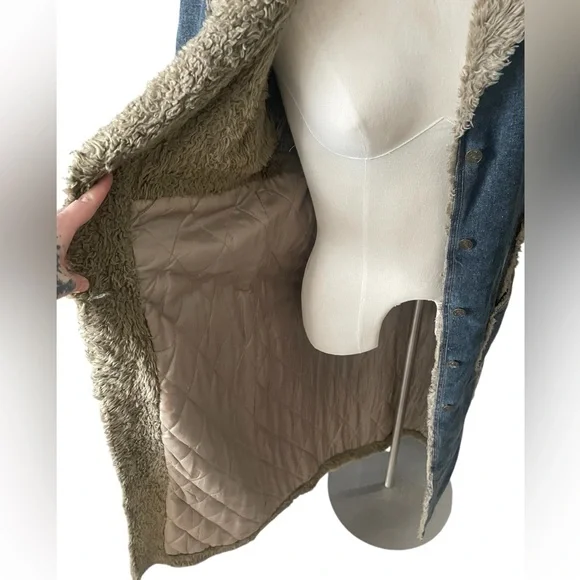 Giacca Blue Denim Coat with faux fur Trim - Picture 6 of 9